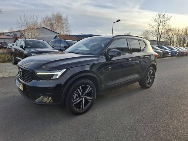 Volvo XC40 2.0 [B4] Mhev Plus Dark DCT Remek r...
